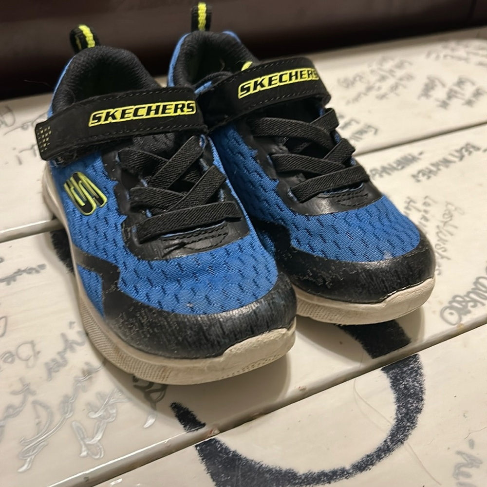 Sketchers size 10 toddler shoes